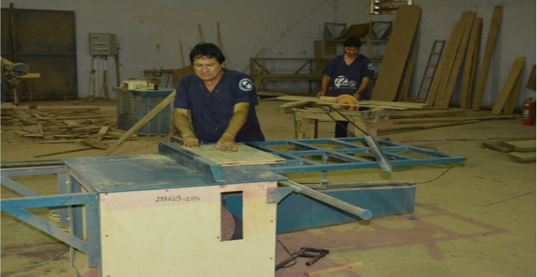  Sección de carpintería produce y repara su mueblería a nivel país