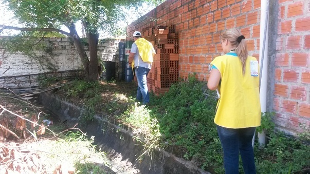 Hospital Central realiza limpieza en los alrededores de su predio