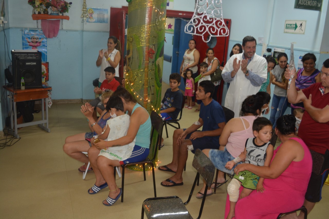 El Aula Hospitalaria arropa el espíritu navideño cantando con los niños rumbo a Belén