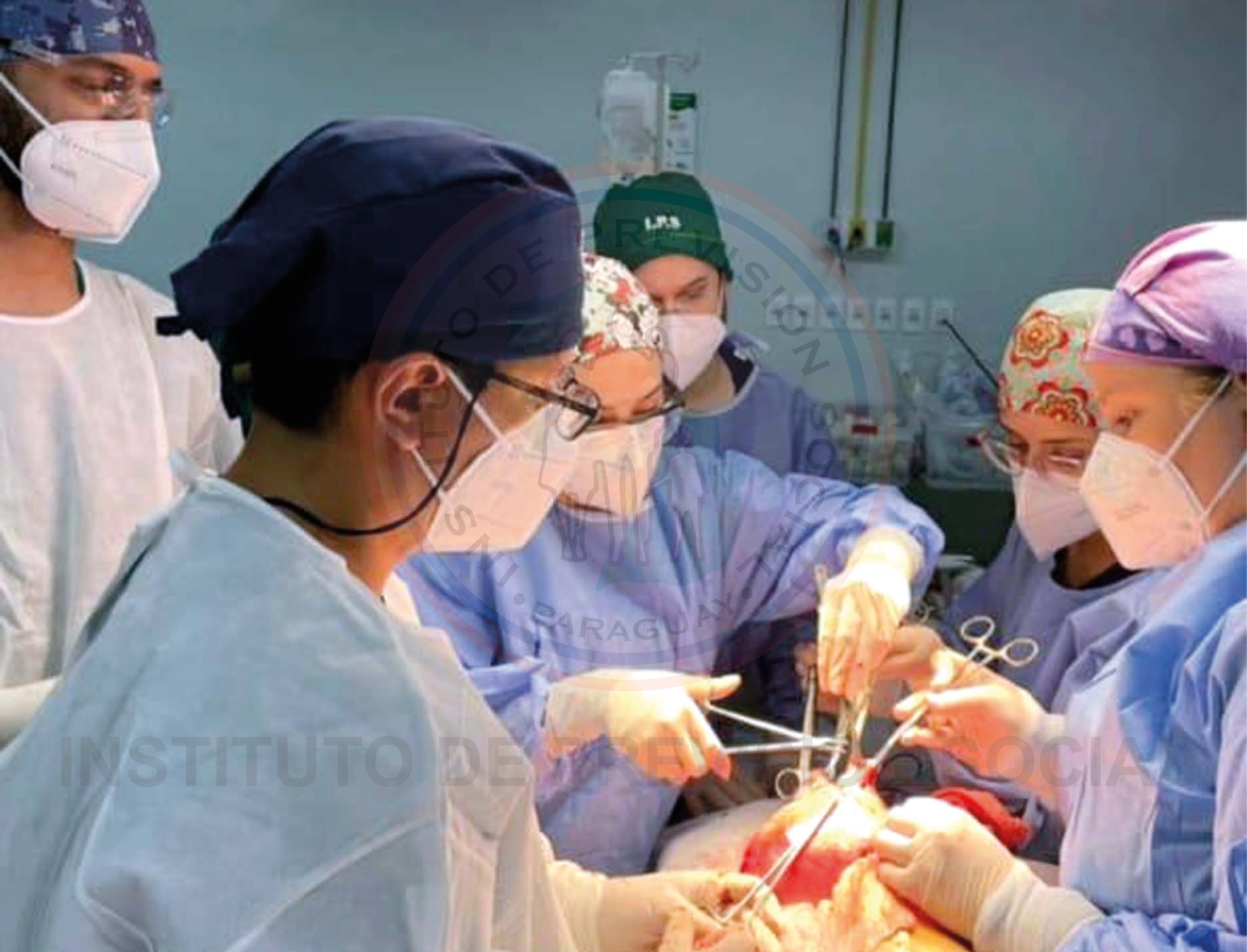 Cirugía intrauterina a una gestante con 25 semanas en el Hospital Central