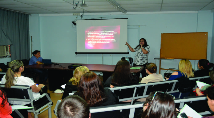 Trabajadores sociales se capacitan en nuevos modelos de intervención profesional