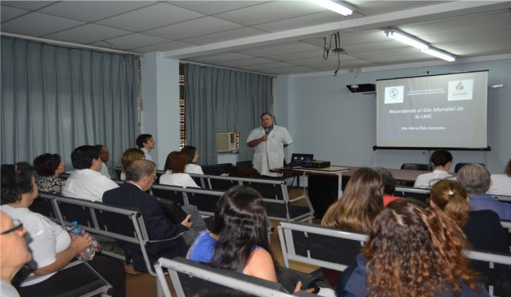 Hematólogos instruyen a asegurados sobre leucemia mieloide crónica