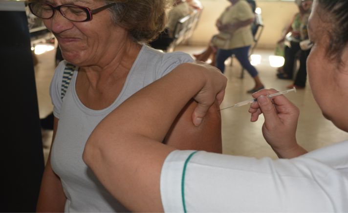 Vacunación contra la fiebre amarilla en el Hospital Central