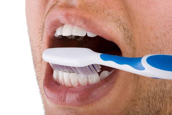 La limpieza bucal es la primera medida preventiva de problemas dentales