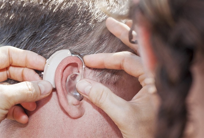 Cuidado de los oídos mediante el correcto uso de los auriculares 