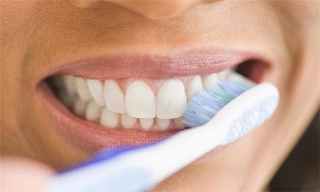 La limpieza bucal diaria y sus beneficios en la salud