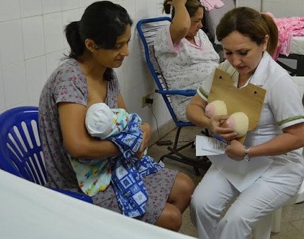 Madres de niños internados en neonatología reciben charlas educativas
