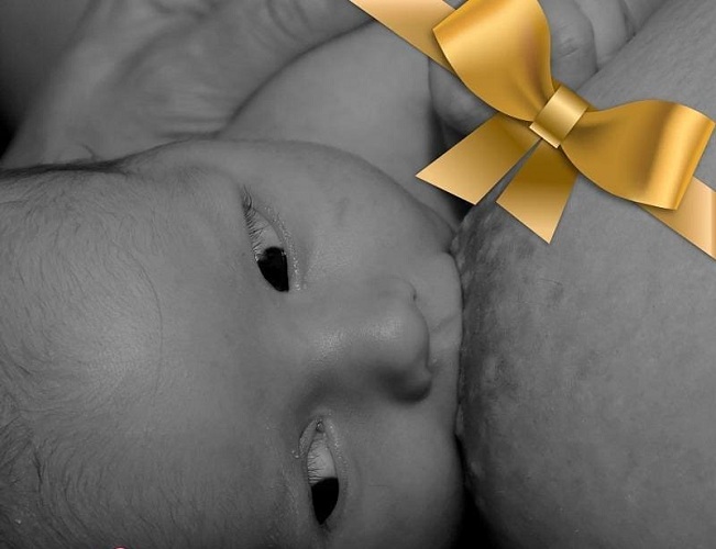 Lactancia materna y su símbolo del lazo dorado