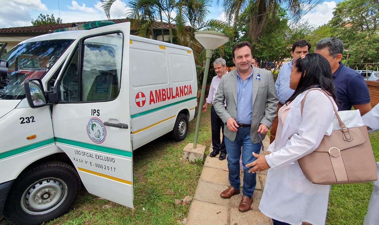 Asegurados del distrito de María Auxiliadora reciben por primera vez una ambulancia para traslado de los asegurados