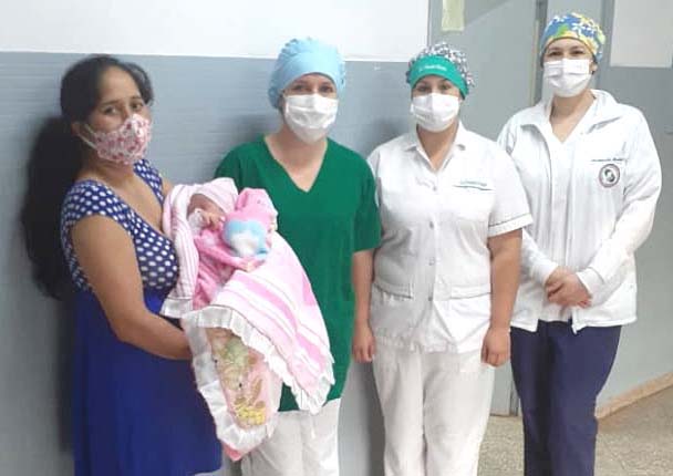 Vence al COVID-19 y da a luz a un bebé sano en el hospital del IPS de Encarnación