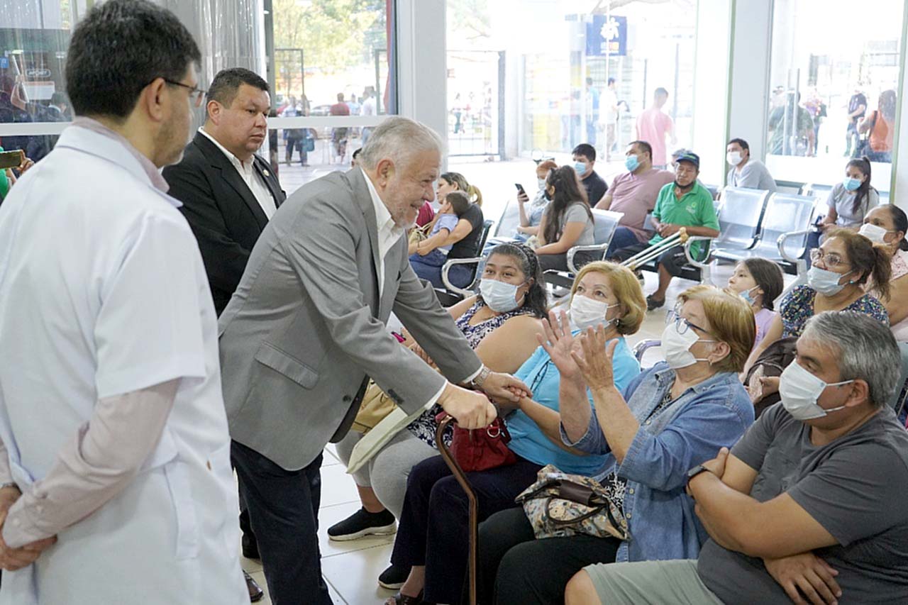 Presidente del IPS visitó el Hospital de Especialidades Quirúrgicas Ingavi  