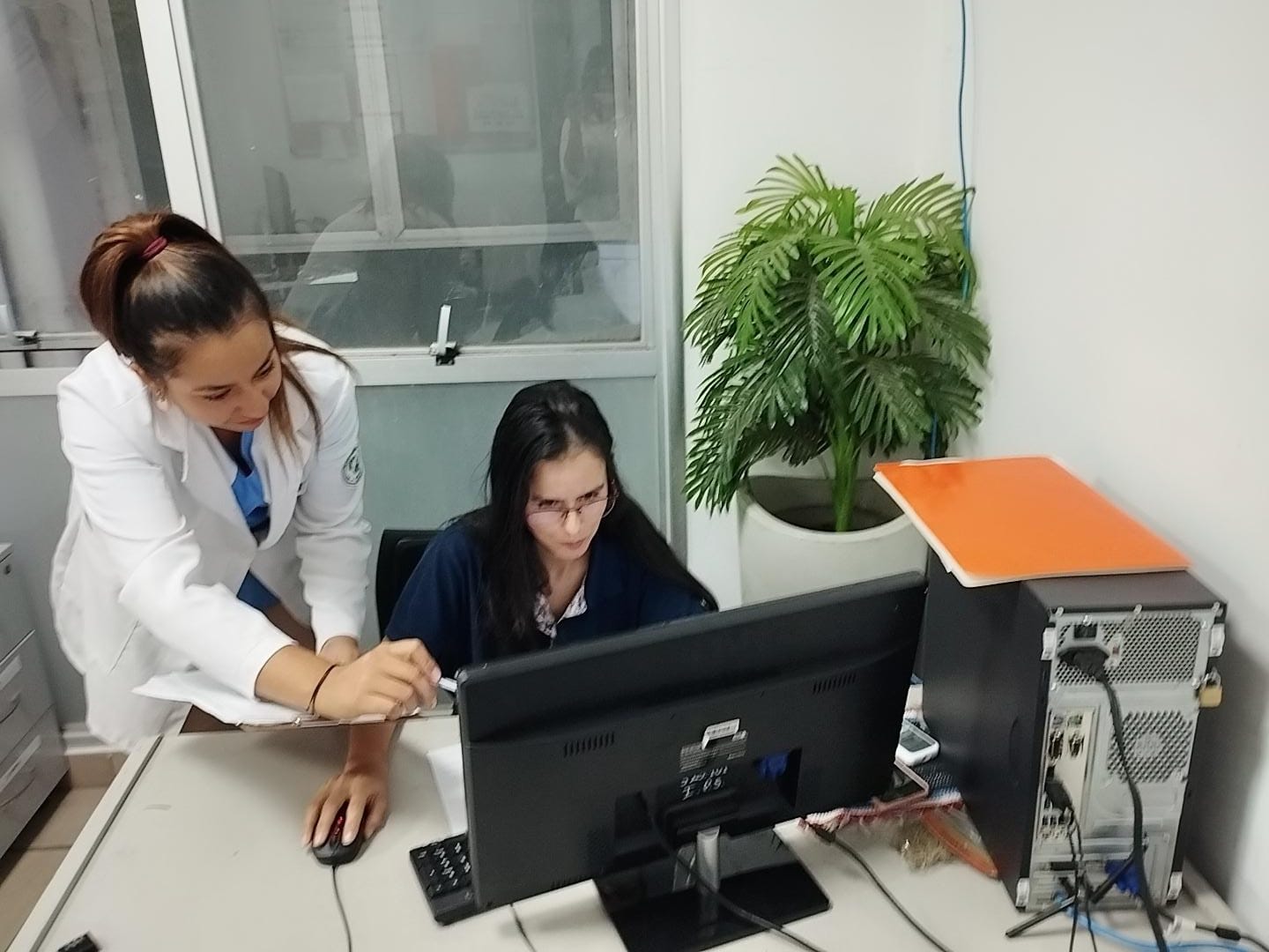 Mujeres del Hospital de Especialidades Quirúrgicas  Ingavi, ejemplo de empoderamiento y protagonismo de  la Mujer Paraguaya en el campo de la salud