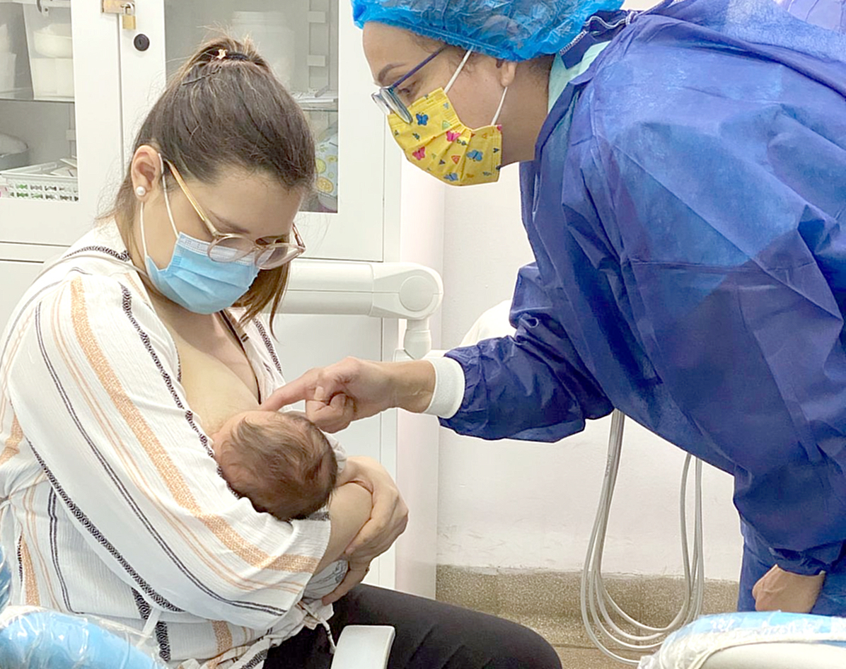 Microcirugía a un bebé de 9 días le cambia la vida