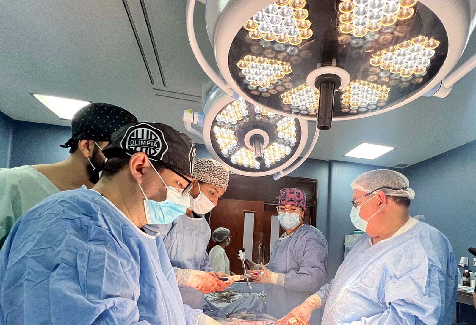 Profesionales del HEQ Ingavi realizan una cirugía de alta complejidad de tumor en las vías biliares