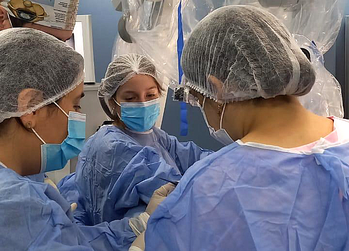 Neurocirujanos del IPS realizaron exitosa intervención a joven con malformación cerebral