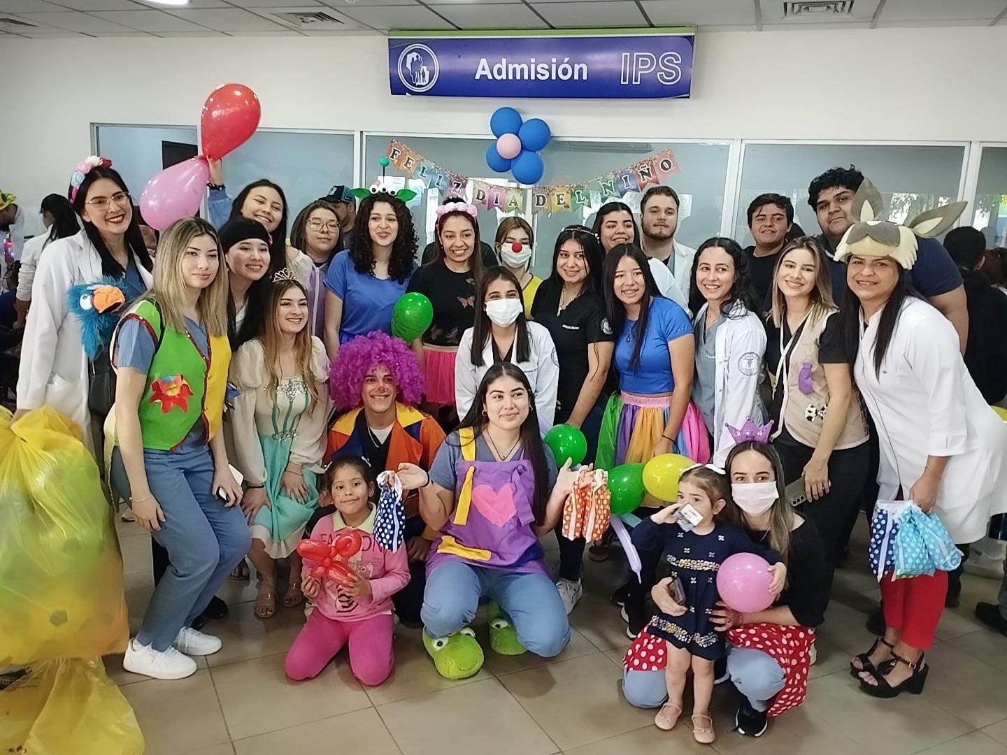 En el Hospital IPS  Ingavi conmemoran el Día del Niño con globos dulces y juegos.