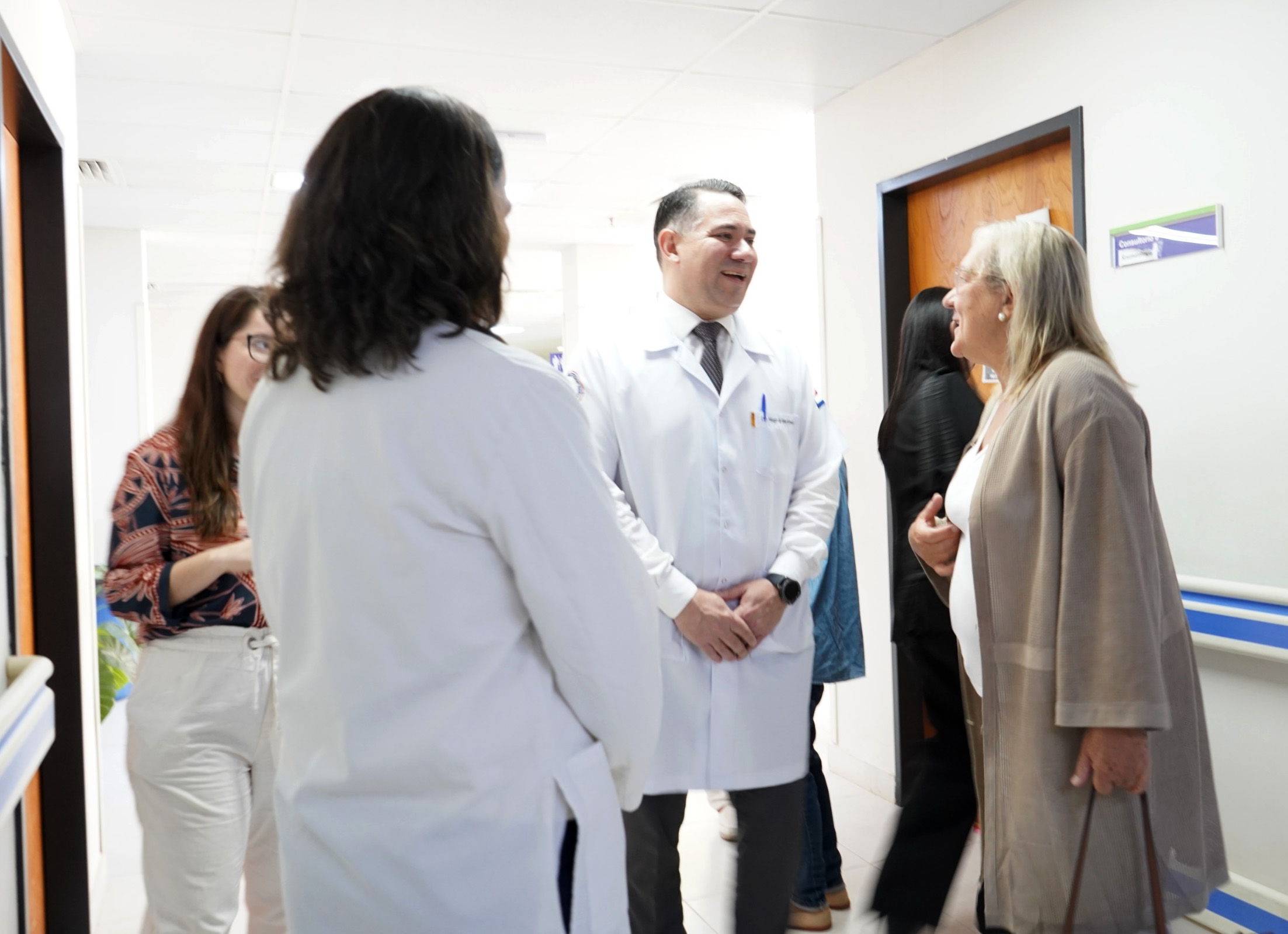 Directora española del Hospital Vall d’Hebron visita Hospital Central