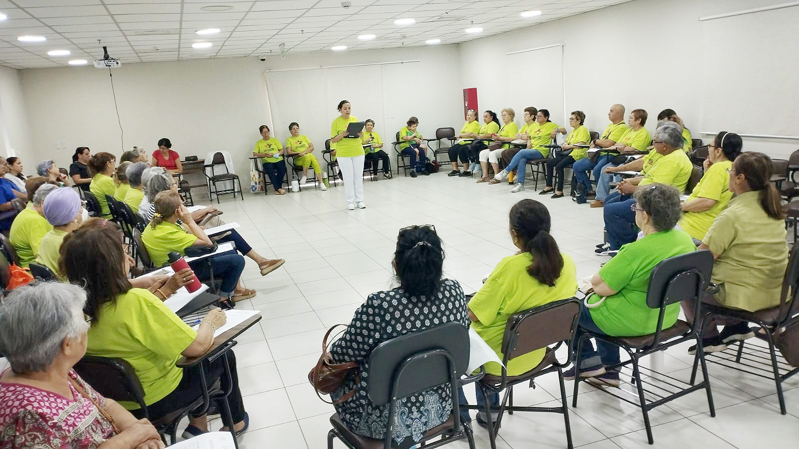 Con danza y ejercicios cognitivos el Club Vida Plena IPS Ingavi realizo su 1er encuentro 