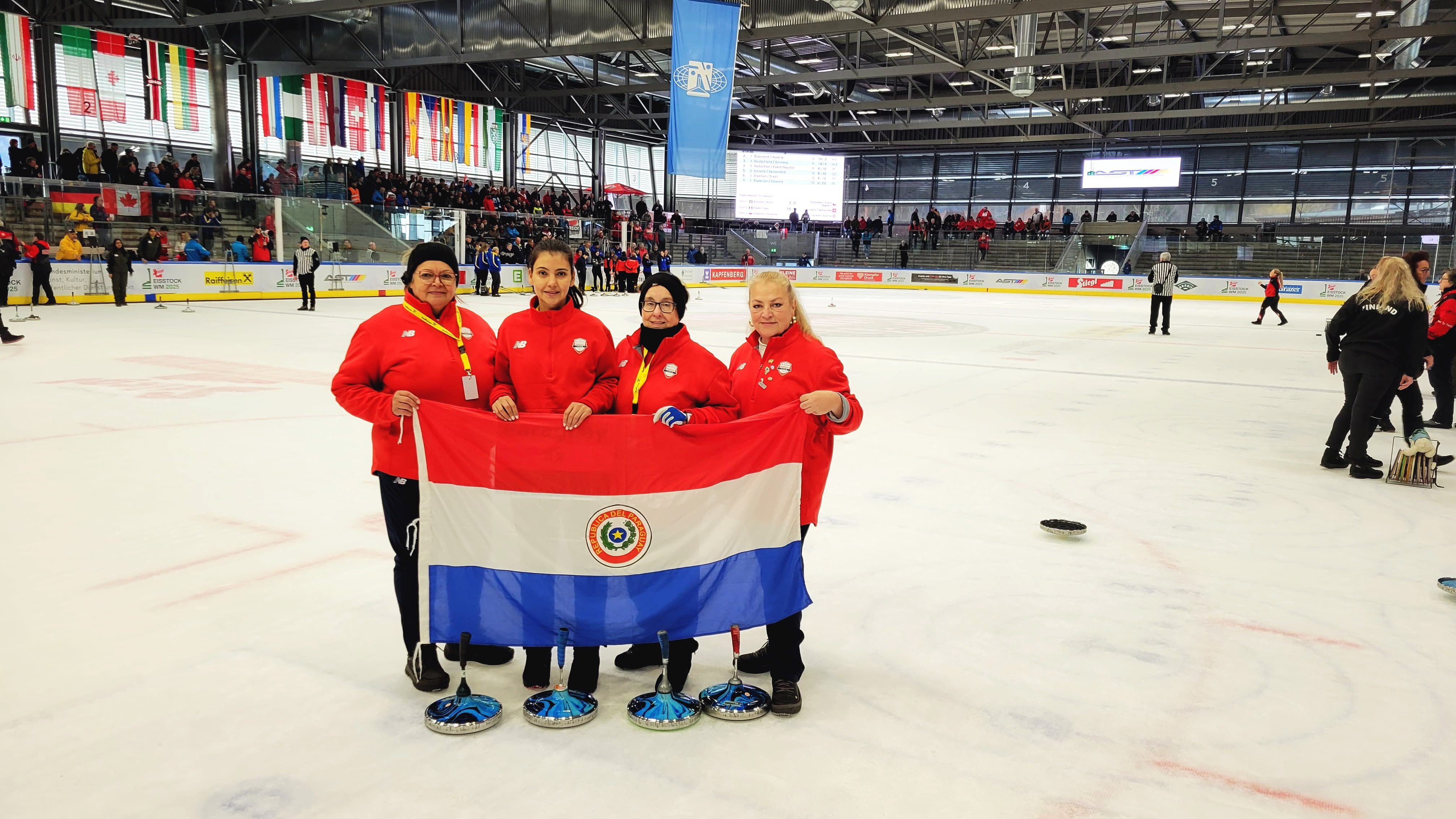 Médica del IPS Ingavi se destaca en el Mundial de Eisstock al conquistar la medalla de bronce 