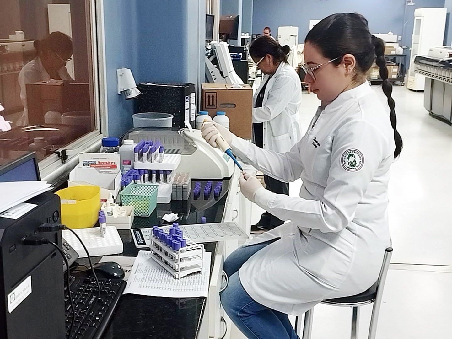 Químicos del IPS Ingavi celebran su día