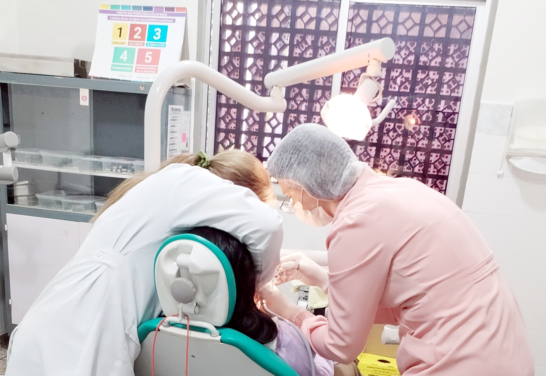Paciente pediátrica con Trastorno Neuronal Grave recibe intervención odontológica coordinada en Salto del Guairá