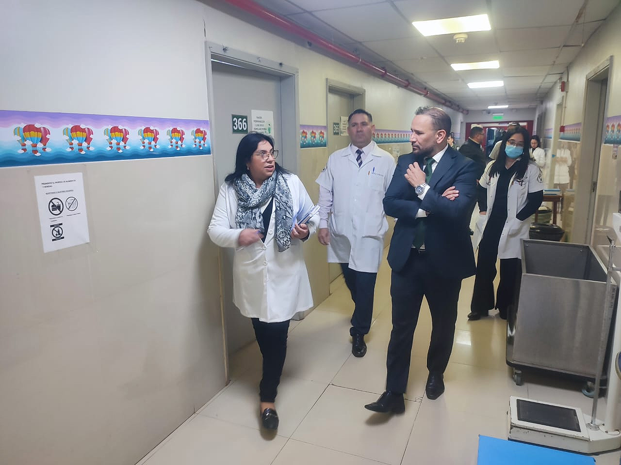 Nuevo Gerente de Salud del IPS visitó el área de Pediatría del Hospital Central
