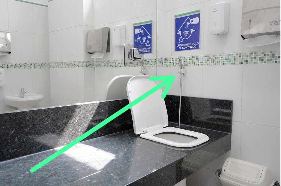 El Hospital de IPS Ingavi sufre robo de caños y grifo del baño de Ostomizados