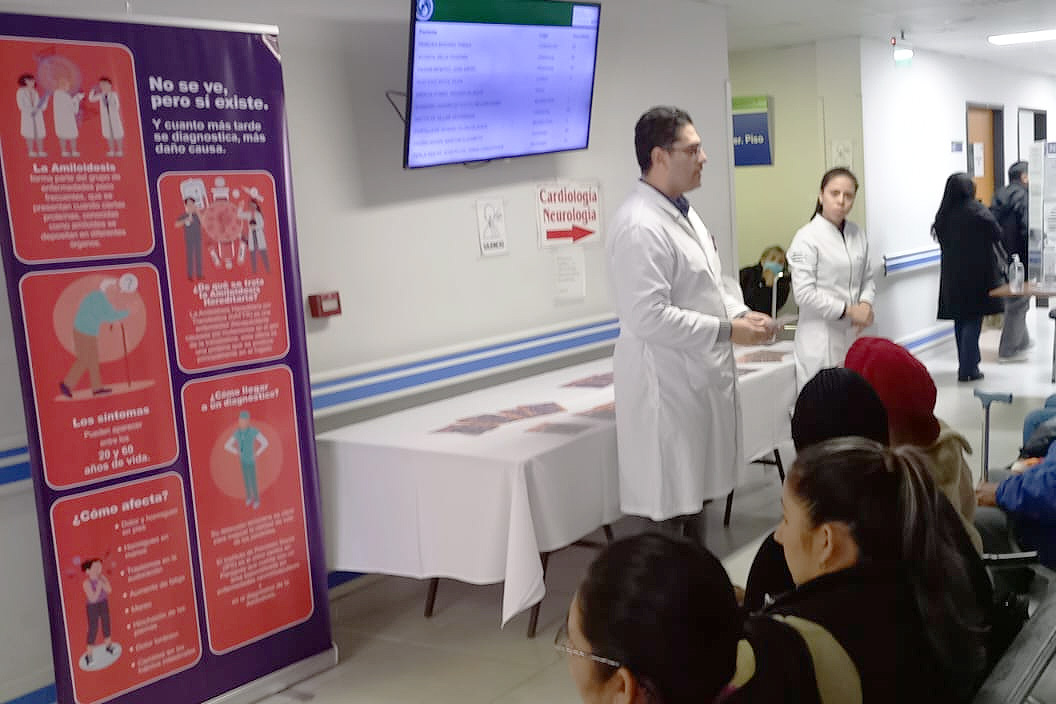 Con mesa informativa neurólogos conciencian sobre rara y grave enfermedad