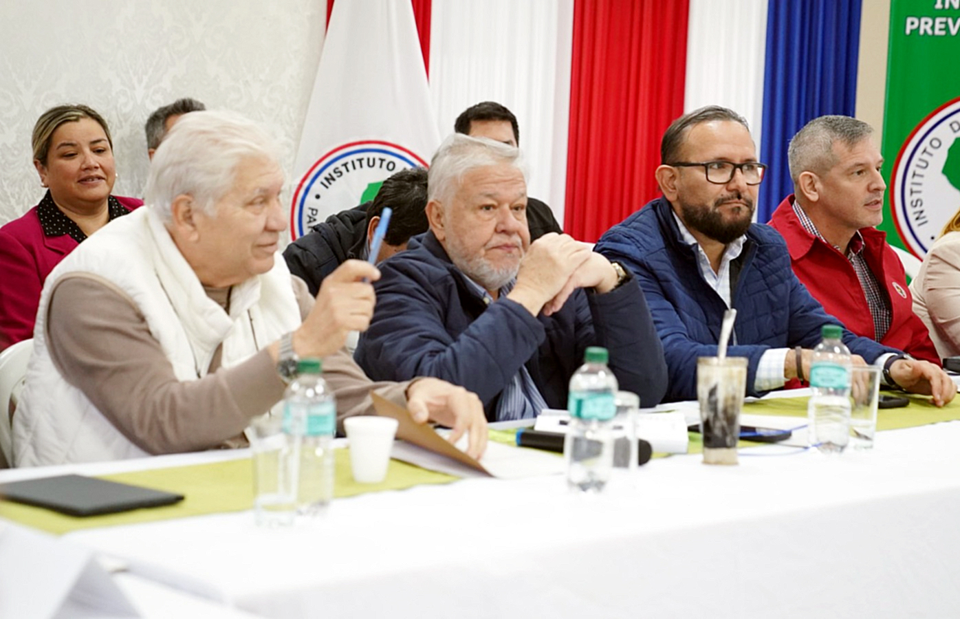 Presidente del IPS participa de histórica reunión de evaluación con directores regionales del interior