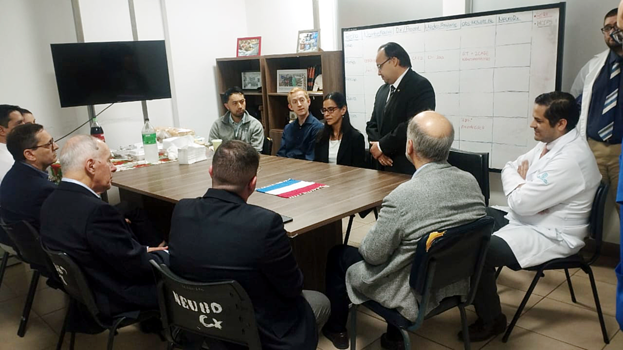 IPS Ingavi recibió a destacados neurocirujanos de Estados Unidos y Brasil para seguir fortaleciendo la cooperación Internacional en Neurocirugía 