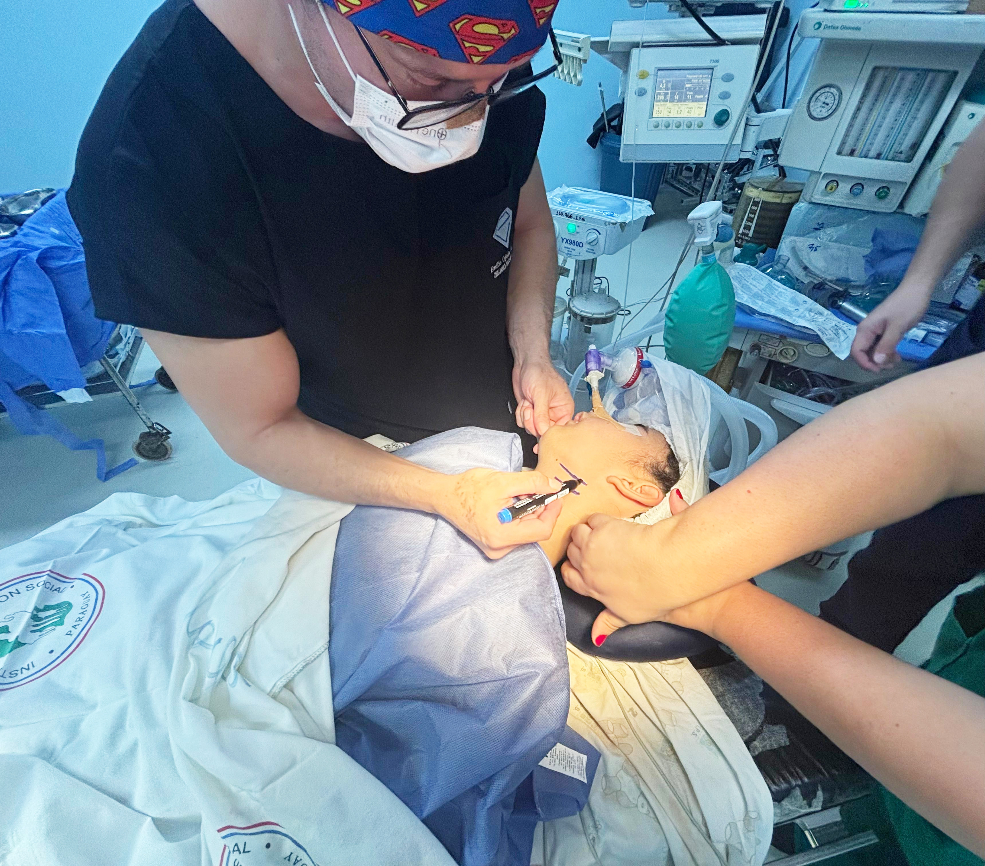 Niña recupera salud y sonrisa tras compleja cirugía de mandíbula en el IPS