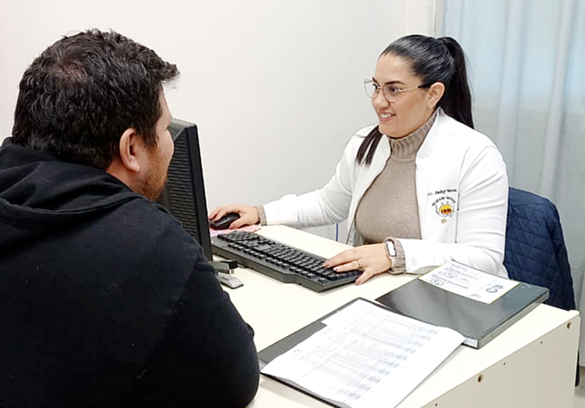 Trabajadores Sociales del Hospital Central cumplen rol fundamental en acompañamiento, orientación y contención a asegurados