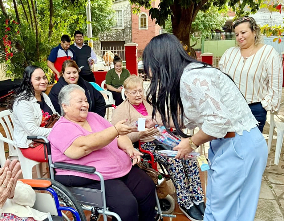 Salud bucal, aspecto fundamental en el bienestar integral de los adultos mayores