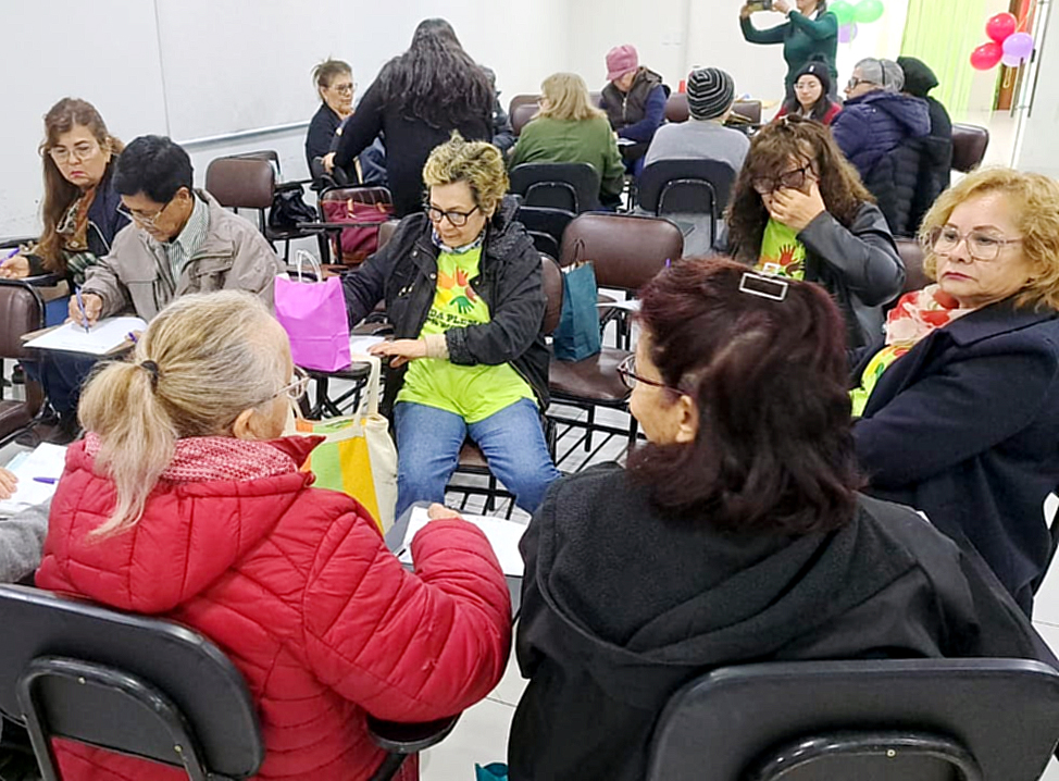Adultos Mayores del Club Vida Plena IPS Ingavi celebran con alegría día de los abuelos y el Día de la Amistad