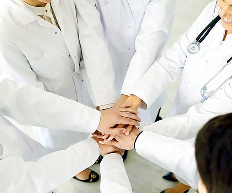 ¿Qué responsabilidad tiene el equipo de trabajo en situaciones de maltrato laboral y cómo cuidar la salud mental? 