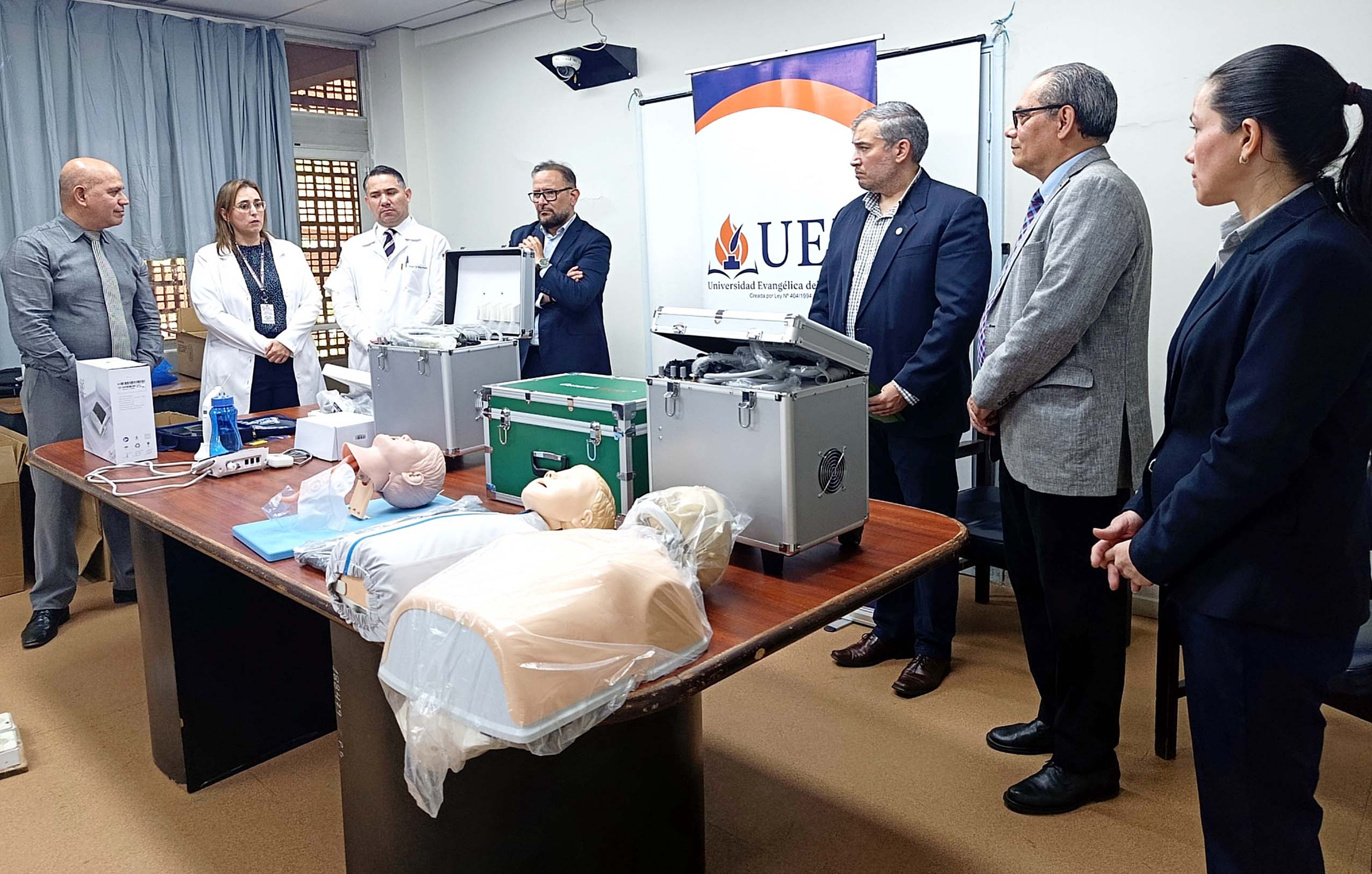 Servicio de Odontología del Hospital Central recibe maletín portátil para área de quirófano