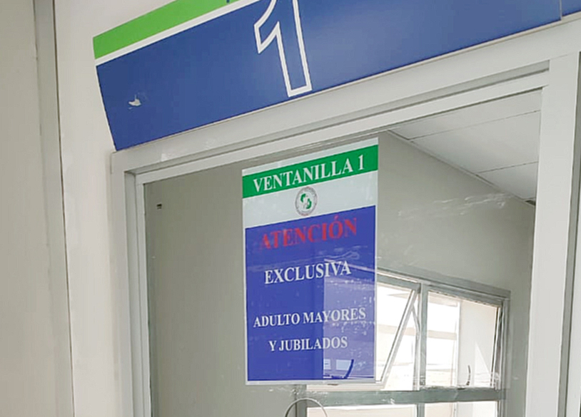 Farmacia externa del CAA agiliza la atención con ventanillas preferenciales