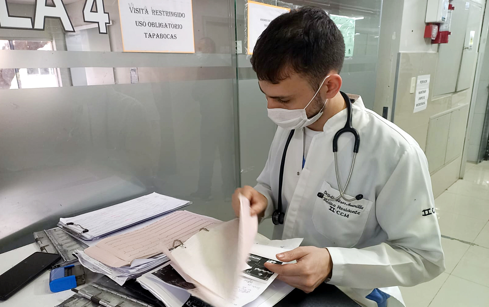 A los médicos residentes 