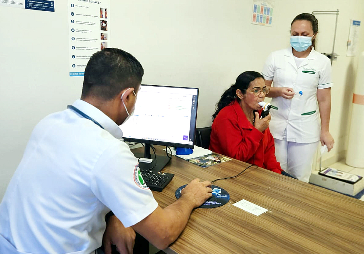 En el Hospital Central se atiende en promedio 1672 casos respiratorios al mes