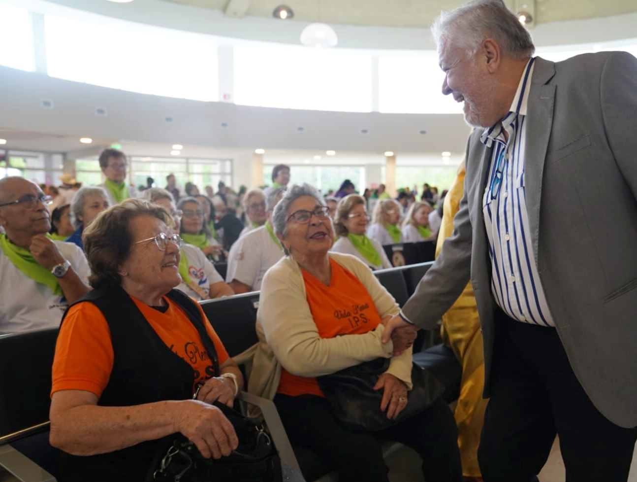  Adultos mayores celebraron su día en el CREAM de San Bernardino