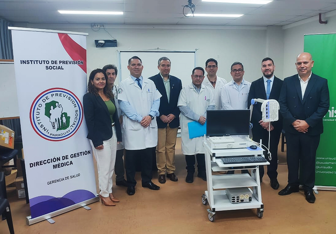 Entrega de equipos biomÃ©dicos de alta tecnologÃ­a al Hospital Central del IPS
