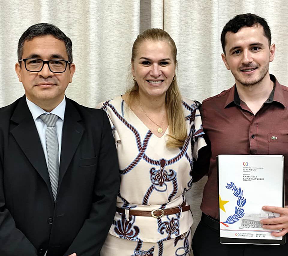 MÃ©dico residente del Hospital Central recibe beca de investigaciÃ³n para formaciÃ³n en EspaÃ±a