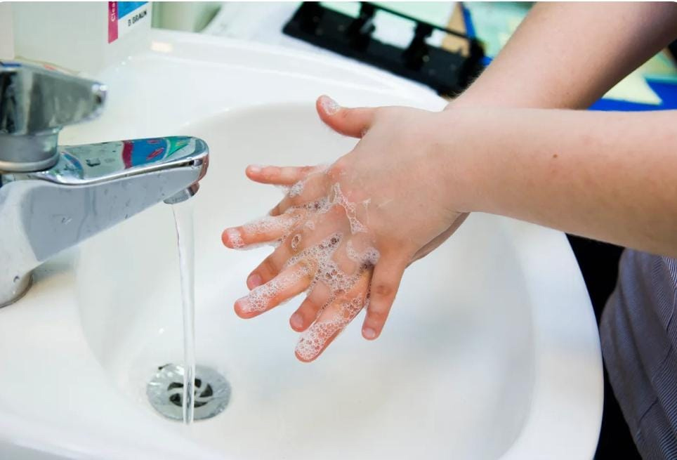 Ante la llegada del otoño, pediatra aconseja lavado de manos y vacunación para proteger a los niños