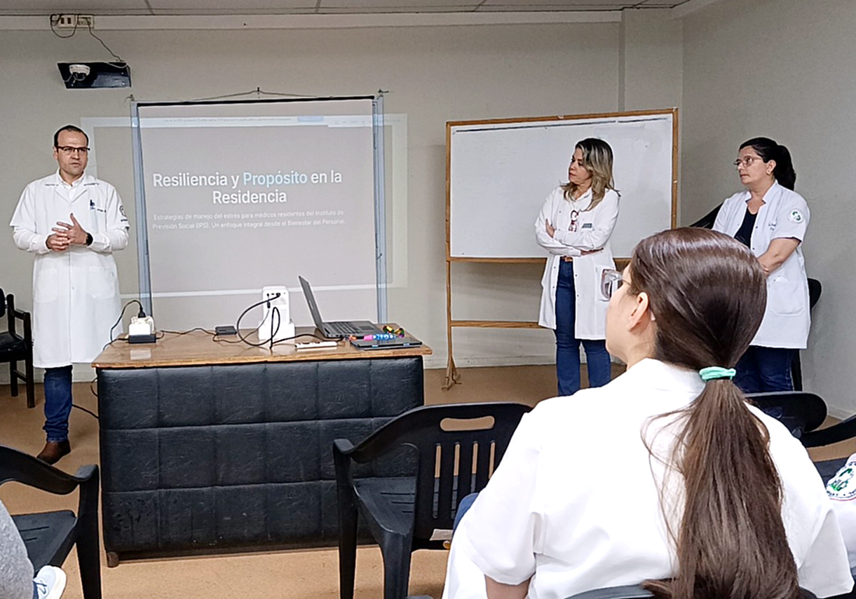 Realizan charla acerca de la Resiliencia y el propósito en la residencia a profesionales médicos del Centro de Diagnóstico e Imágenes en el Hospital Central