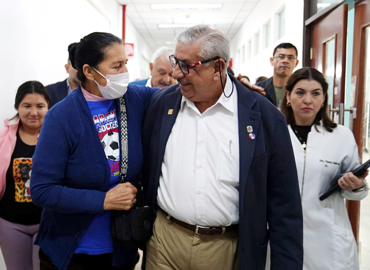 Presidente del IPS recorrió el Hospital Ingavi y verificó servicios, infraestructura y atención a los asegurados