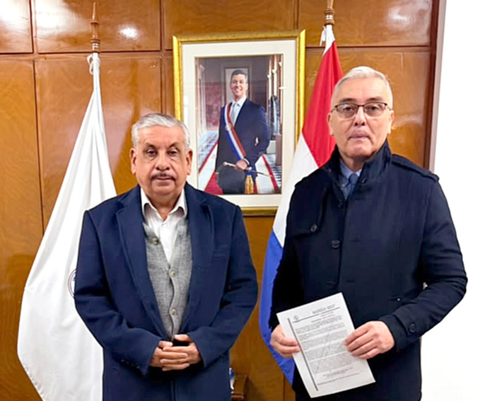 Dr. Robert Rivarola asume la dirección del Hospital 12 de Junio con el compromiso de fortalecer la atención a los asegurados