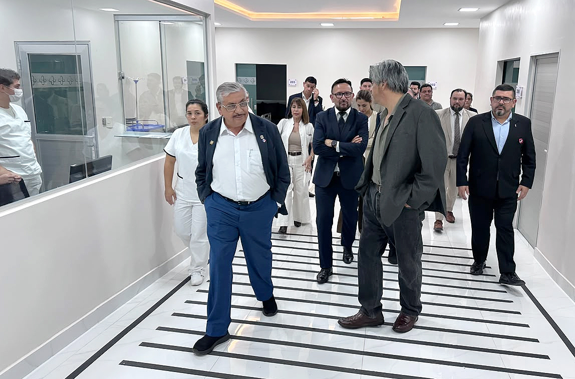 Presidente del IPS verificó la atención a asegurados internados en el servicio tercerizado de camas del Sanatorio Español