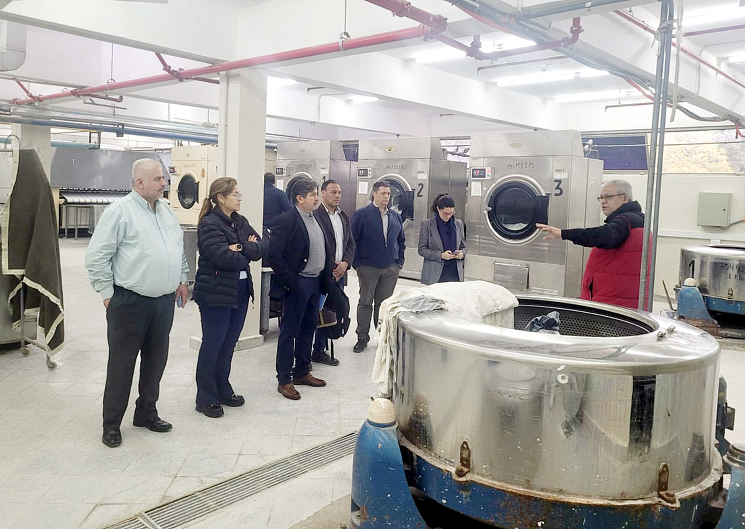 Autoridades del IPS verifican avances en las obras de la lavandería del Hospital Central