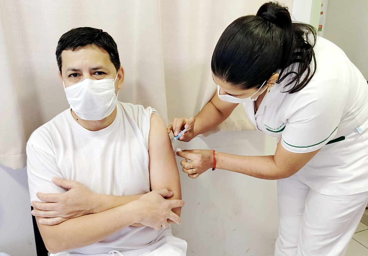 Vacunatorio de Ingavi aplicó más de 100 dosis de vacuna contra la influenza al personal de salud y refuerza la prevención