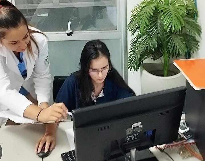 Servicio Social del IPS Ingavi realiza hasta 1.200 atenciones mensuales para acompañar a los asegurados durante su atención médica